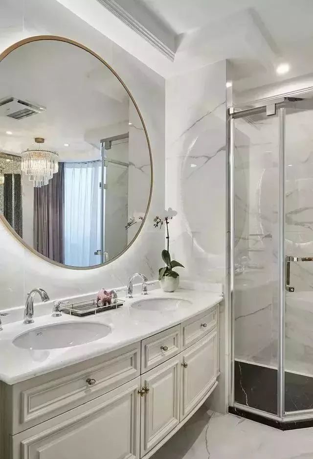 卫生间太拥挤?教你怎么把镜子和收纳柜完美结合!