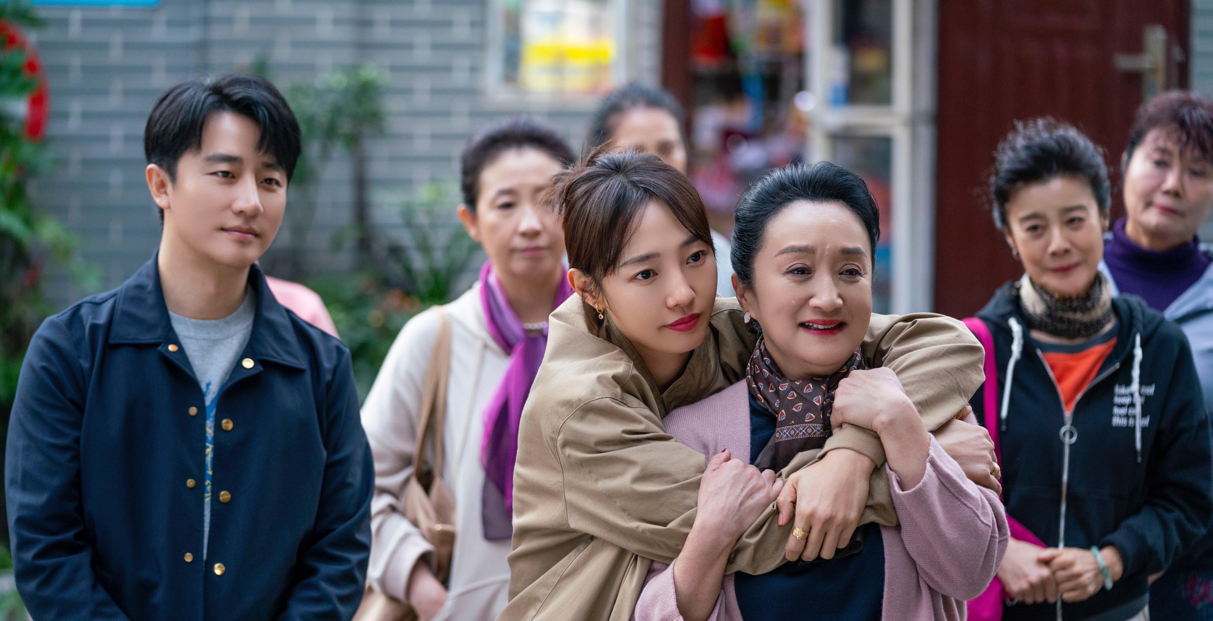 杨昆|杨昆:交不起物业费别墅被拍卖,58岁无子女,带货直播讨生活