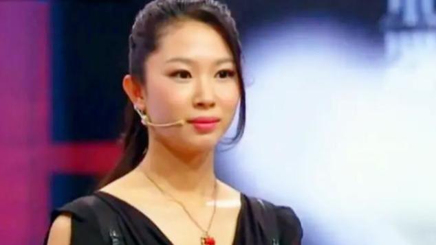 2022年，女子拿“玉蝉”上鉴宝，专家说出来历后，女子呕吐不止