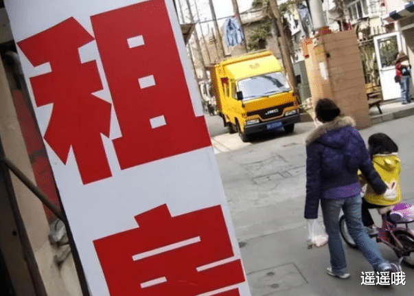 房东溜进美女租客房间误触暗器身亡，家属索赔72万，法院是如何判的？