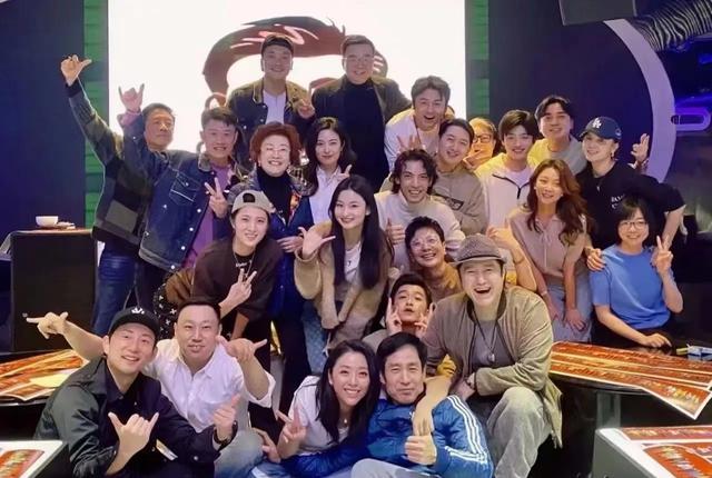 雷佳音|《人世间》剧组重聚,“六君子”再合体,雷佳音小眼神最抢镜