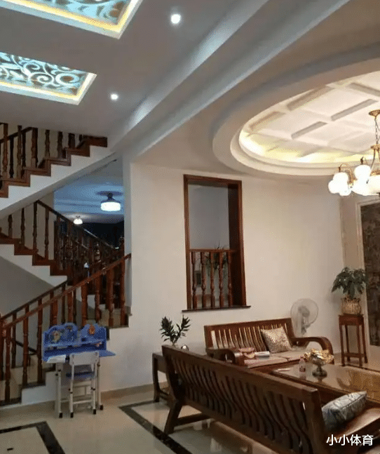 准备给儿子装修房子了，多事的老公叫上了儿子的女友，结果现在后悔的肠子都青了