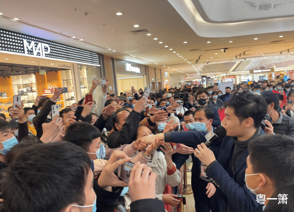 康天庥|广东电视台第一人气小生康天庥，粉丝已突破300万，星途充满光明