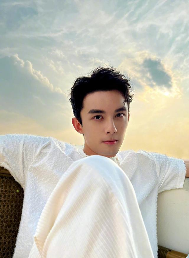 吴磊|吴磊在新作中将展现小奶狗的热情，高甜姐弟恋模样让人期待