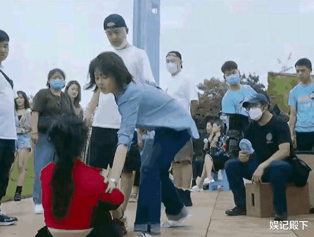 包贝尔|殷桃包贝尔片场为入戏，对群演女孩又推又踹，当众凌辱太讽刺