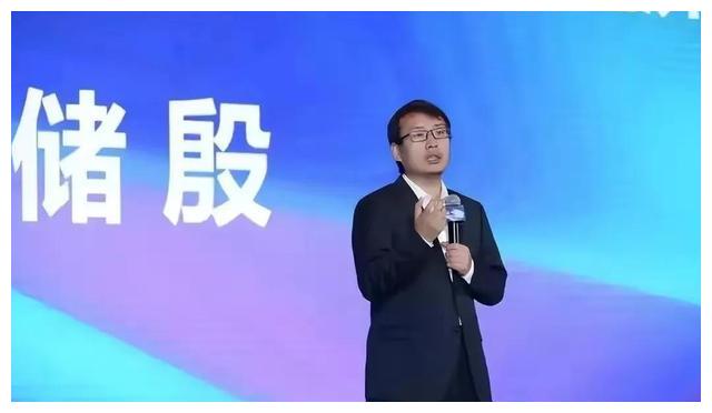 董宇辉|储殷教授服软了，骂完董宇辉就道歉，和辛巴一个套路：蹭流量