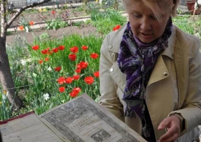 收音机|马里乌波尔博物馆长从亚速营手中挽救了价值超过150万美元藏品