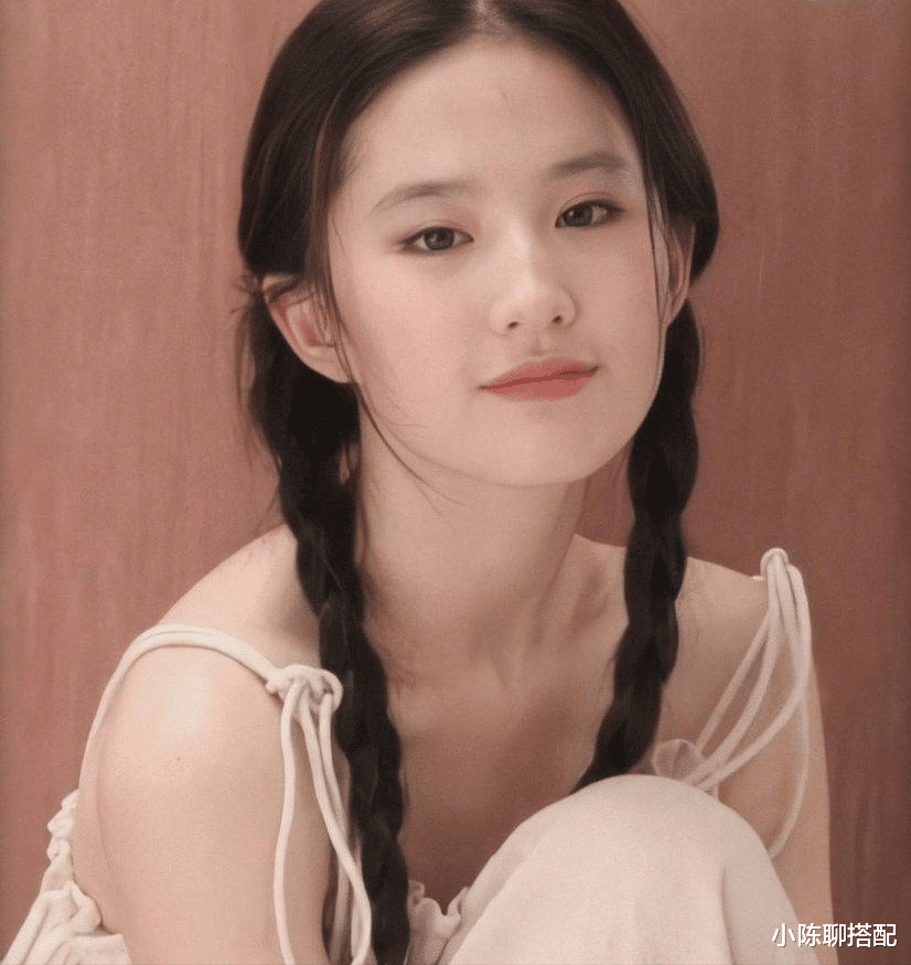 淡妆 女人出门不管有多赶,尽量画淡妆,这4个步骤让你美得更高级