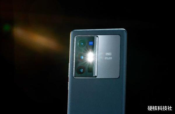 苹果|小米、OV硬刚苹果，拼性能已过时，国产靠什么打破iPhone神话？