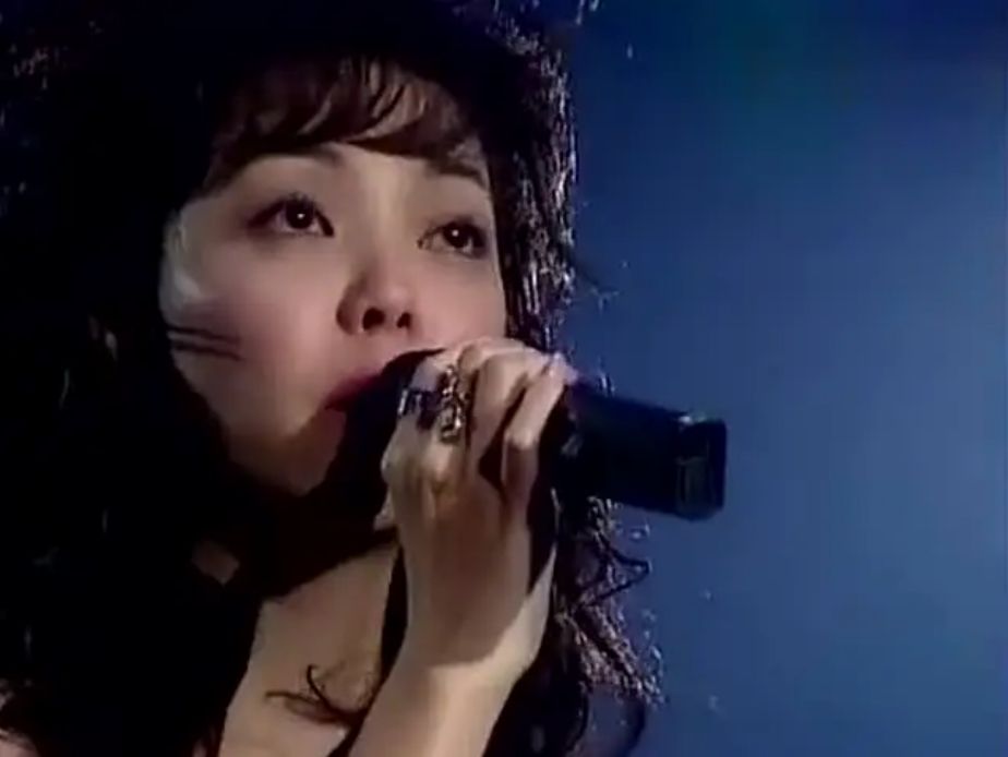 张雨生|歌手张雨生:妹妹15岁溺亡,他31岁车祸离世,母亲守墓园度余生