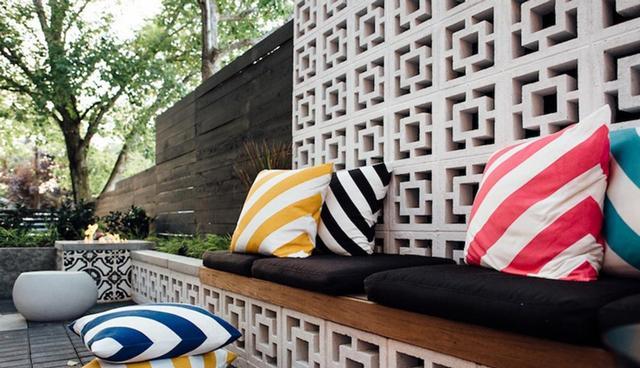 运些镂空花砖到家,在院子里搭床砌卡座,实打实的好看好用!