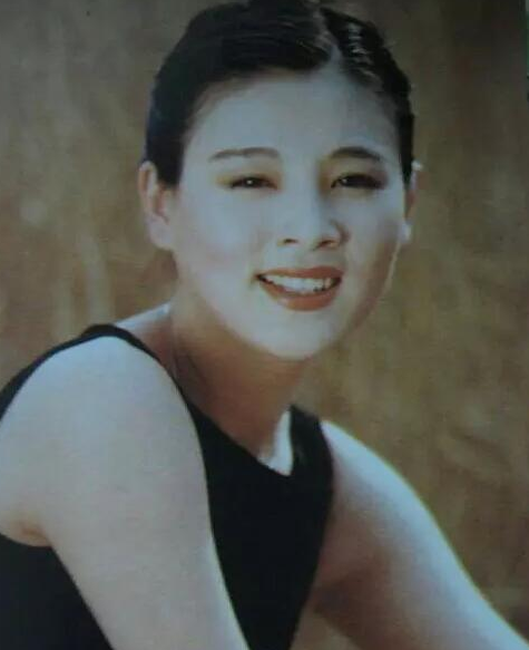 赵明明|“不会抛媚眼”别硬演,5位女星告诉你,媚眼是骨子里自带的