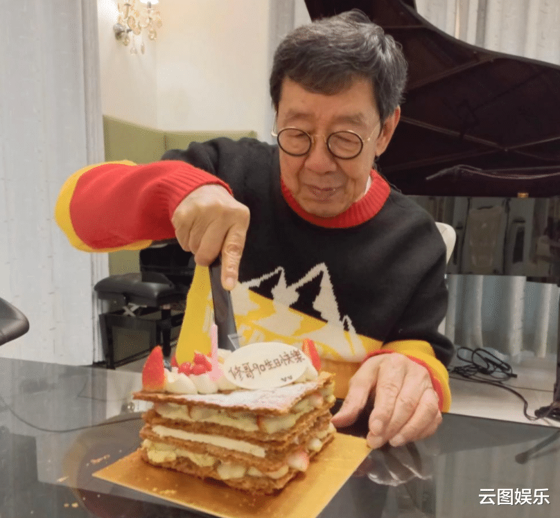 胡枫|胡枫90大寿低调庆祝，精神奕奕状态好，没想过退休不介意熬夜拍戏