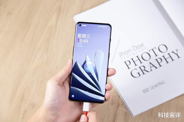 一体机|手感爽、辨识度高、游戏棒…说说两周体验我对一加10 Pro的新看法