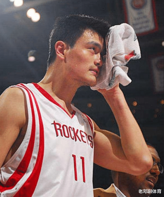 姚明|为何说姚明在NBA6亿工资是透支身体赚的，这5张照片给你答案