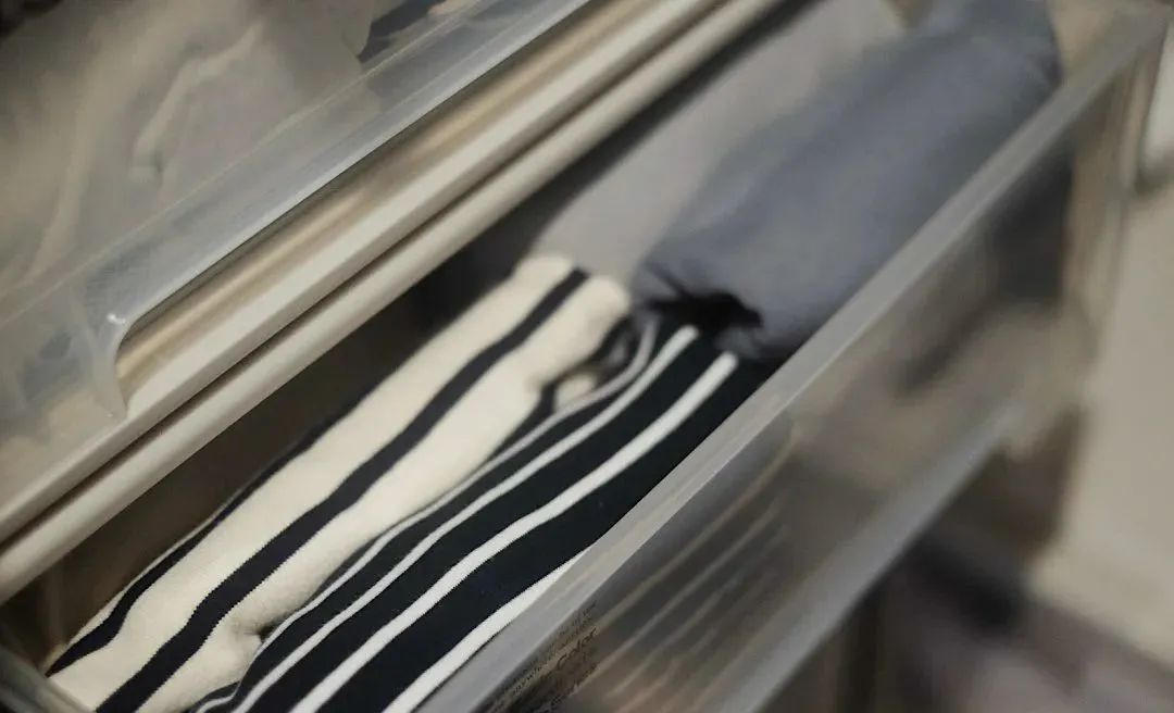 衣柜收纳魔法只需2招，帮你告别杂乱拥挤