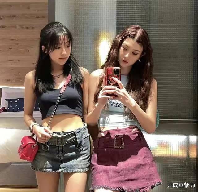 欧洲|韦世豪未婚妻三亚度假，露肩泳衣人淡如菊，闺蜜似水莲花不胜娇羞