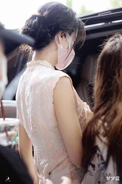 Angelababy|Angelababy《萌探2》路透来袭, 穿旗袍尽显灵动, 33岁美如画