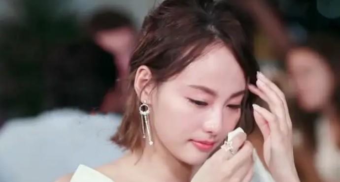 张嘉倪|曝买超让张嘉倪净身出户,还抢夺抚养权和片酬,女方回应惹人心疼