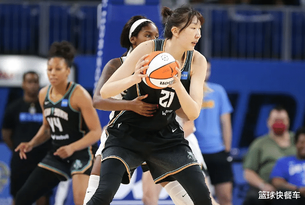 韩旭|韩旭遗憾落选？WNBA全明星首发出炉：中国女篮双塔集体出局？