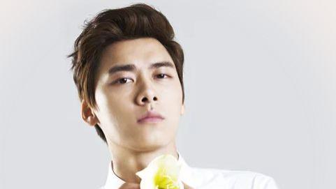 李易峰|惯犯李易峰：选妃睡粉、去韩国海天盛宴，怕被偷拍一直戴墨镜