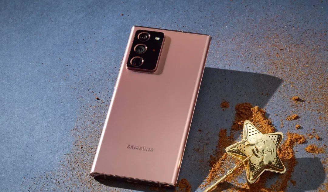 三星Galaxy|三星有多拼？12+256G机皇再降2600，雷军都没有这样的勇气