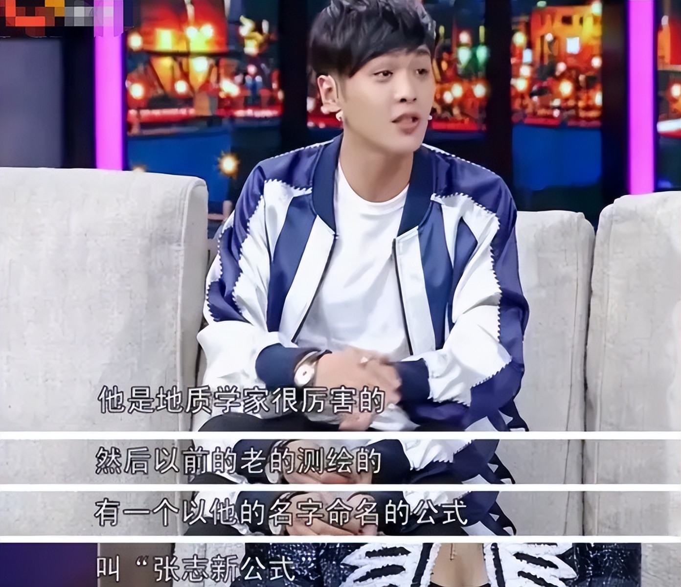 张若昀|张若昀:在离异家庭长大,后与唐艺昕幸福美满,如今他又有了新故事