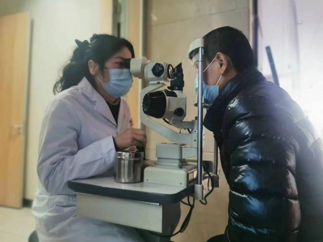 医院|高烧后看东西一个变俩 专家提醒:不是烧糊涂了,快就诊!