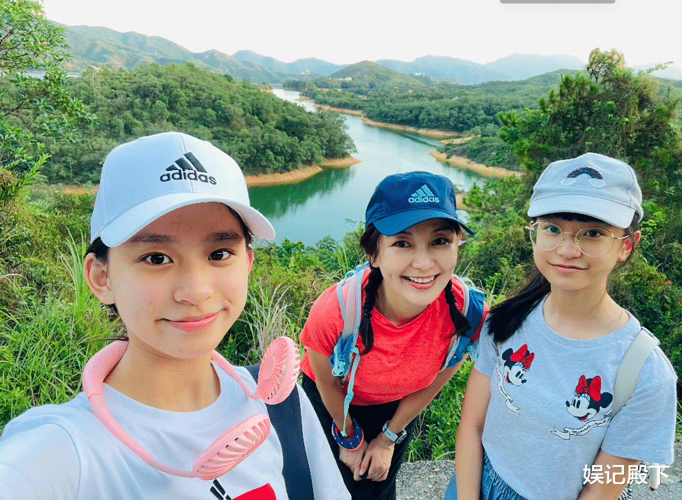 陈秀丽|最美小昭陈秀丽近况，45岁保养的超年轻，俩女儿每年长得都不一样