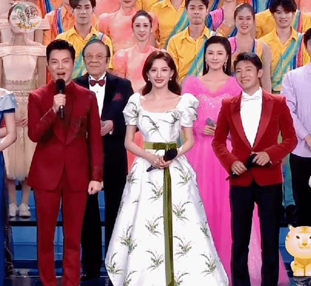 春晚|虎年春晚八大名场面：撒贝宁头戴老虎帽嘴瓢，马凡舒凭美貌出圈