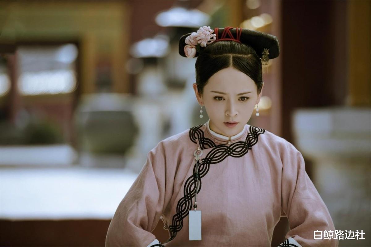 邓莎|邓莎8岁儿子烫头！大麟子五官长开酷似妈妈，五官清秀被赞像吴磊