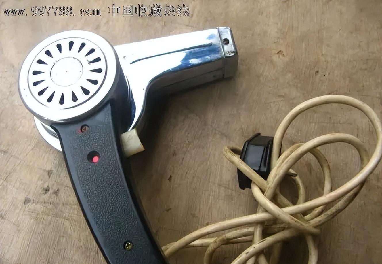 第一次在理发店理发，却被理了一个丢死人的发型，竟然还有人叫好
