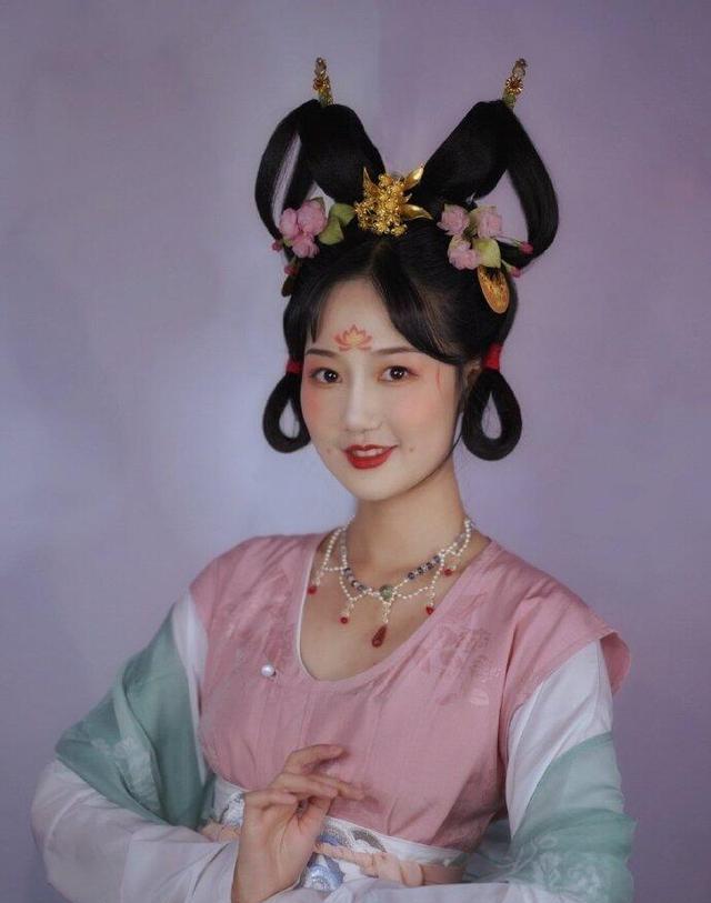 发型 要是咱们的古装剧，“发型”都能用心弄成这样，观众就不用受罪了