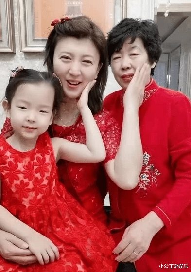 闫学晶|46岁的闫学晶先当姥姥后生二胎,嘴上喊着很幸福,却逃不过现实