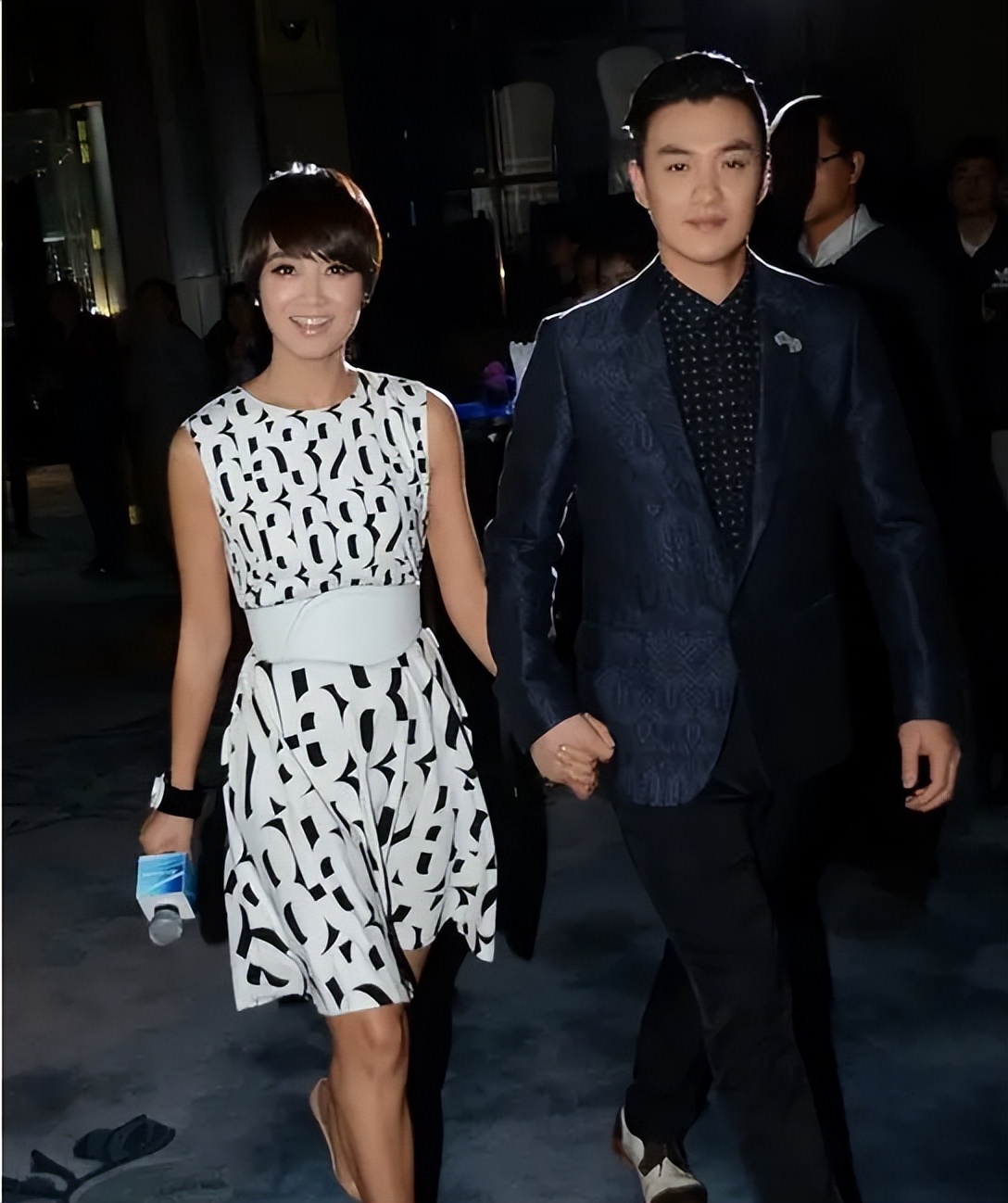 朱丹|朱丹：2段婚姻2个孩子，36岁嫁给周一围后，在卑微中觅得幸福