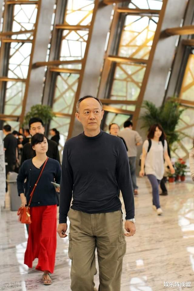 金士杰|“老戏骨”金士杰：恃穷为傲不惧世俗，娶小娇妻后60岁喜得龙凤胎