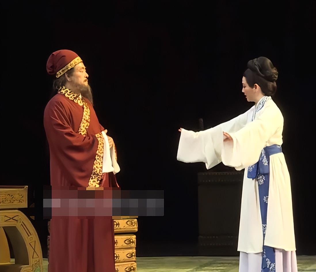 徐帆|老戏骨齐聚北京人艺70周年院庆,54岁徐帆再上台,化浓妆富态十足