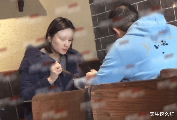 李亚鹏|年过半百的李亚鹏看着比老丈人还老,姑娘你看上他啥了?