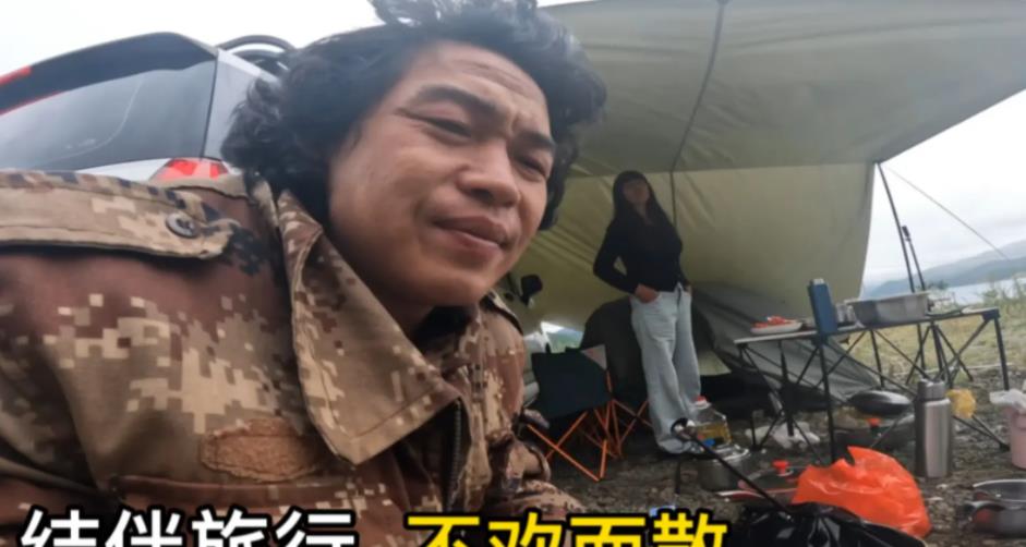 50岁富婆和00后小伙结伴旅行,这一路的变化很微妙,也太真实