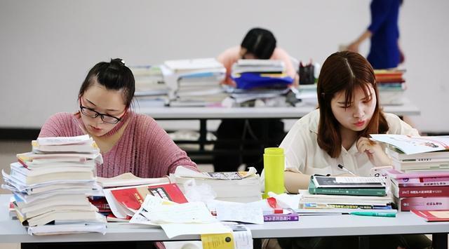 考研|考研热度最新排行榜出炉,师范院校深受大家欢迎,清北反倒下滑!