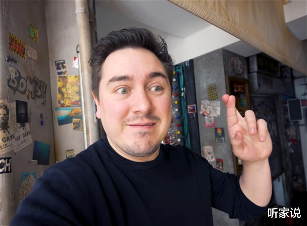 他在日本7.4级地震后,清理小公寓,锅碗瓢盆碎了一地,一片狼藉