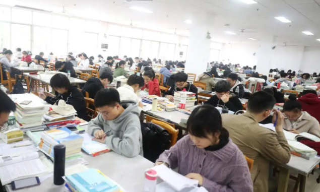 龚俊|龚俊大学旧照曝光，阳光帅气校草气质尽显，活脱脱行走的招生简章