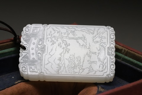 和田玉籽料|和田玉籽料“一级白 寻隐者不遇”子冈牌