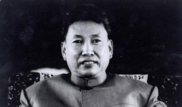 桑兰|选美佳丽抛弃了波尔布特，嫁给桑兰西的父亲当了小妾