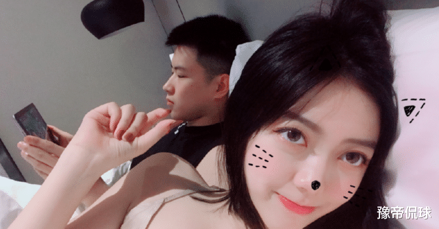 毕尔巴鄂|丁俊晖接班人？赵心童2冠后9次1轮游，浪费天赋，漂亮女友离开