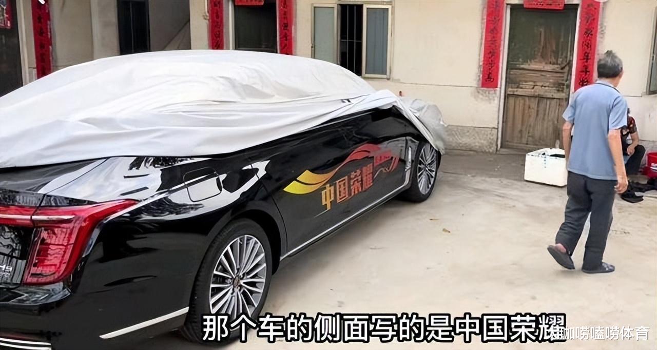 为孙女自豪!全红婵爷爷向记者展示50万豪车:这是国家奖励的