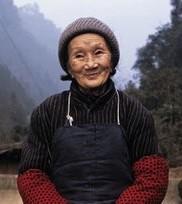 19岁小伙带29岁女子隐居深山50年,被发现后问:毛主席可好