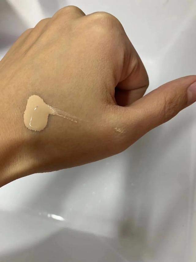 运动 海报试用｜“裸妆”和高遮瑕不能兼具？SUQQU可不同意