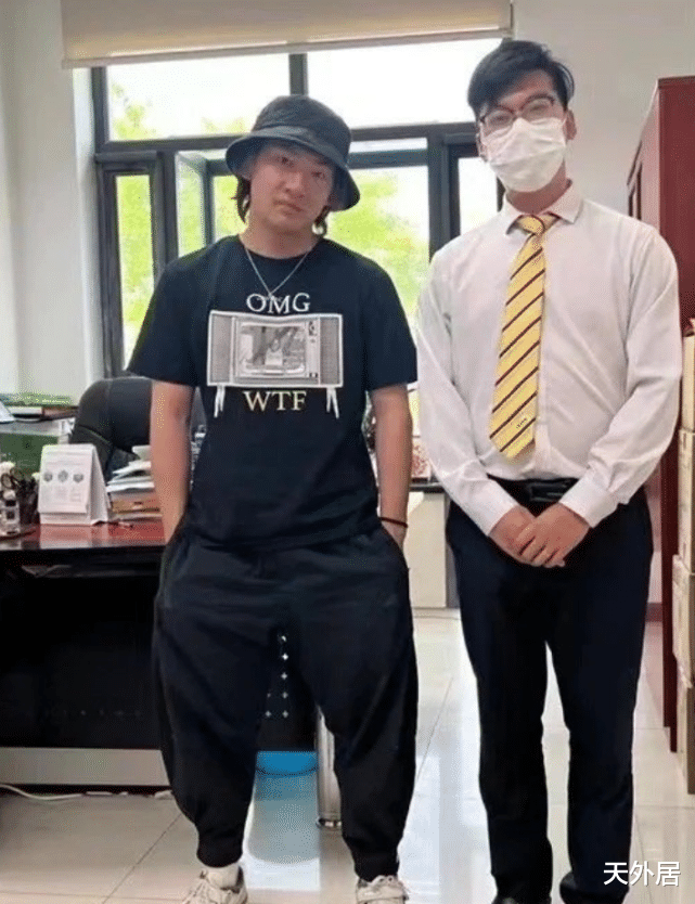 苏翊鸣|18岁拿到驾照+获赠豪车!奥运冠军苏翊鸣狂秀新技能,太开心了