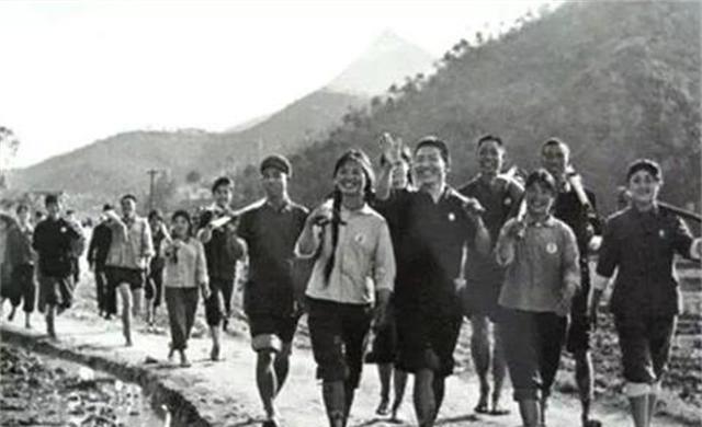 善良女知青为助农，决心下嫁贫困农民，婚后却惨遭虐待，27岁病逝